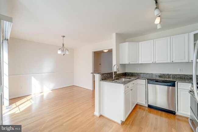 Building Photo - 4656 Kirkland Pl