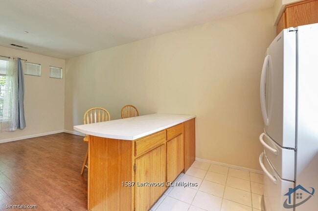 Building Photo - 1587 Larkwood Ct