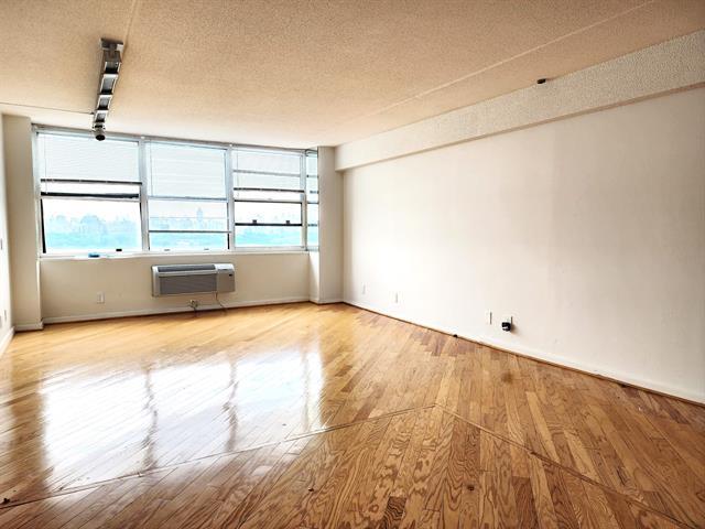 Foto del edificio - 7004 Kennedy Blvd E