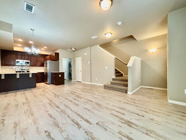 Building Photo - Beautiful 3 bed, 3 bath Townhome in West W...