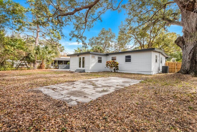 Foto del edificio - Large 3bdrm/2bath Home with garage & carpo...