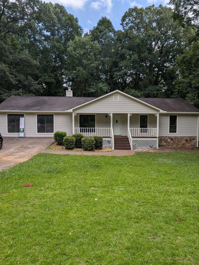 Primary Photo - 105 Jennifer Ln