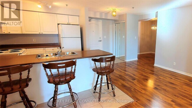 Photo du bâtiment - 330 Prince Charles Dr S