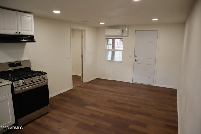 Foto del edificio - 800 W 4th St
