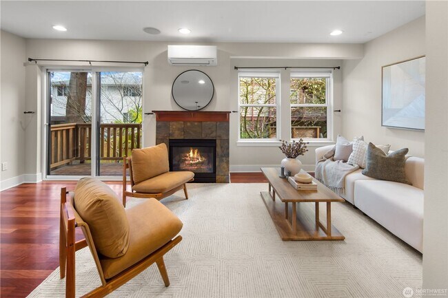 Foto del edificio - Downtown Ballard 3 bd 2.5 bath townhome in Great School district and minutes to Ballard Locks