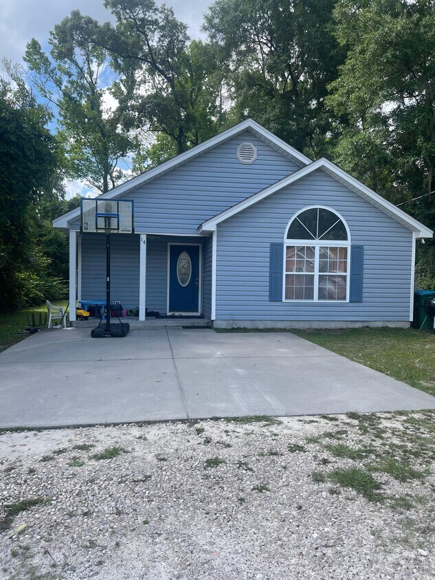 14 Susquehanna Trail, Crawfordville, FL 32327 House Rental in