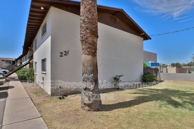 Building Photo - 221 E 2nd Ave
