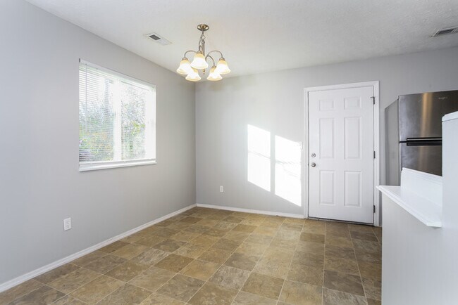Foto del edificio - Cozy Three Bedroom