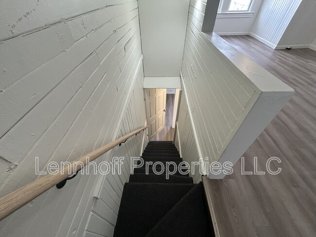 Building Photo - 27 Hilton St