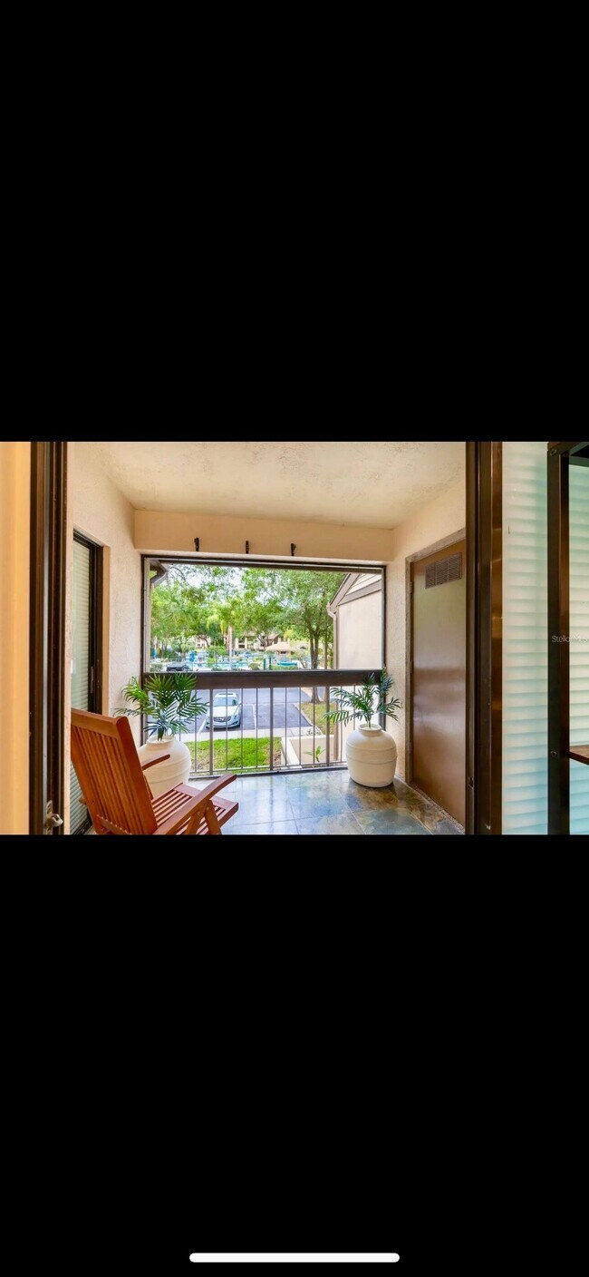 Foto del edificio - 108 Woodlake Wynde
