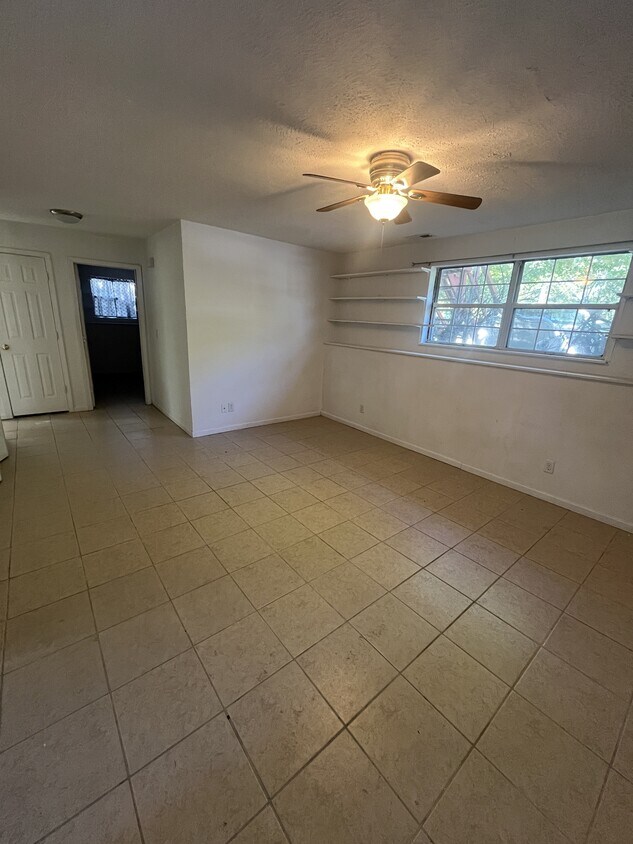Foto principal - 409 N Main St