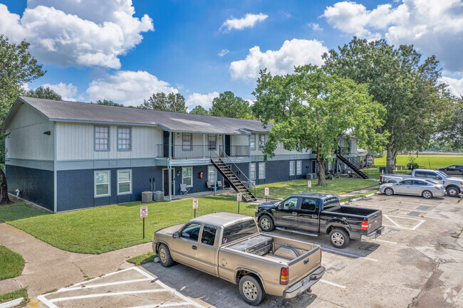 Building Photo - Whisper Oaks Apartments