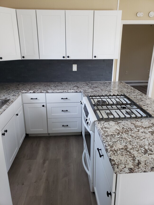 Kitchen - 1922 E C St