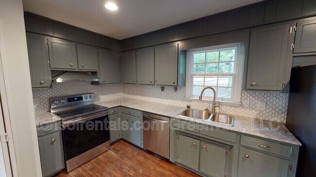 Building Photo - 308 B N Fairview Ave