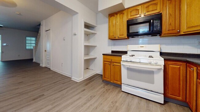 Building Photo - Dunlap Neighborhood THREE BEDROOM, Ready for You!