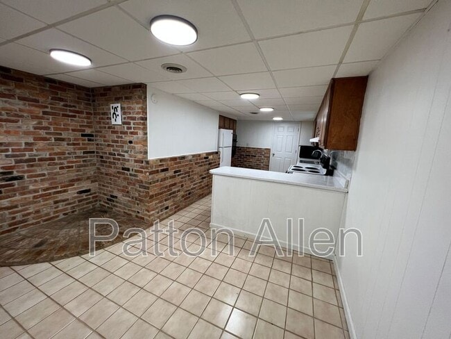 Building Photo - 120 Cedar Hill Rd