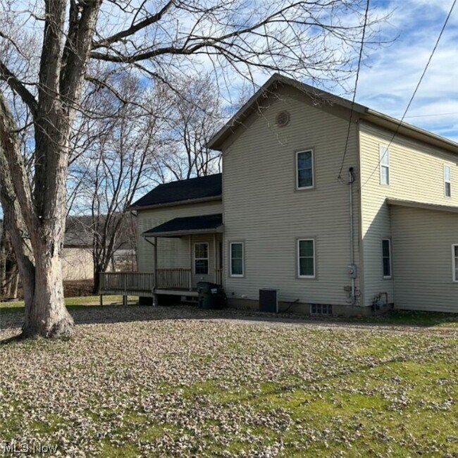 Building Photo - 2119 Brightwood Dr SE