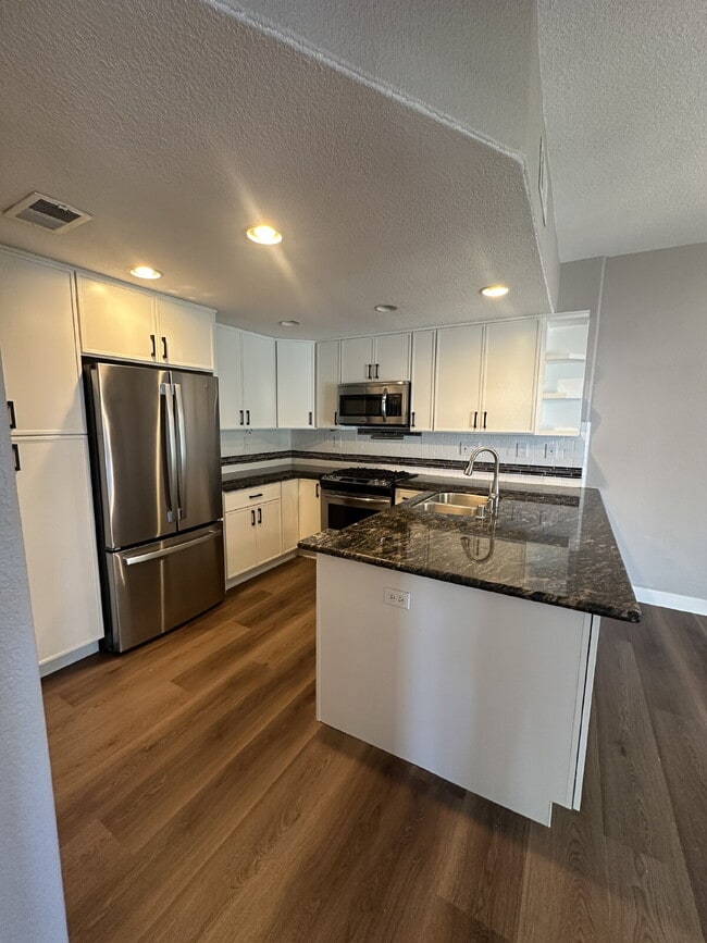 Building Photo - $4,000 - 4 Bed / 3.5 Bedroom Townhouse in Ambiance Neighborhood of San Marcos