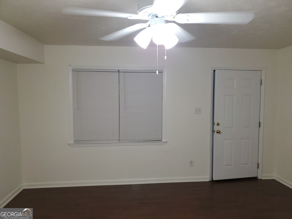 Building Photo - 207 Cypress Dr