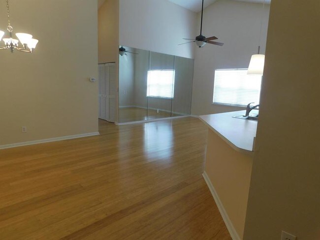 Building Photo - 15215 Amberly Dr
