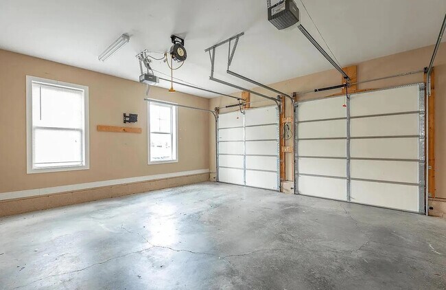Building Photo - Seven Lakes (2) 8739