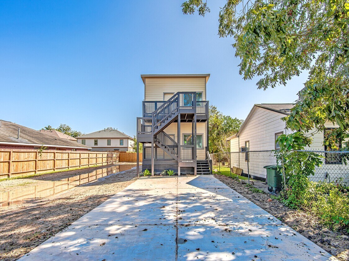 Foto principal - 8206 Tower St