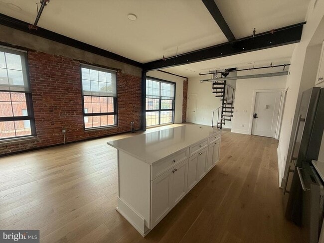 Building Photo - 500 South St