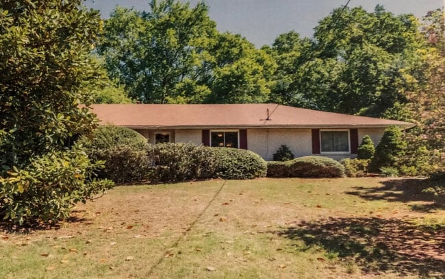 Building Photo - Room in House on Woodstock Rd