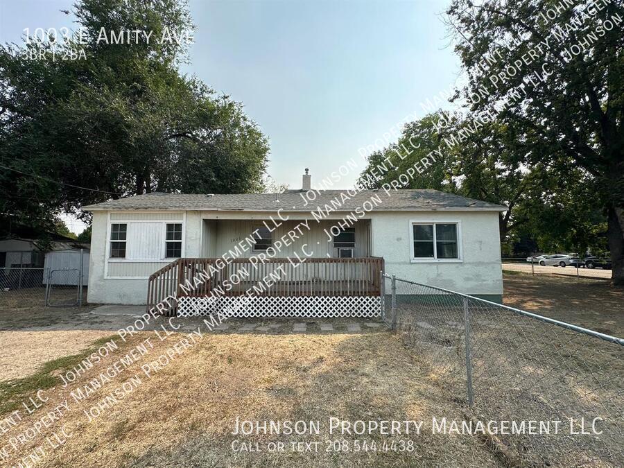Primary Photo - 1003 E Amity Ave