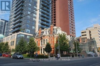 Building Photo - 28 Linden St