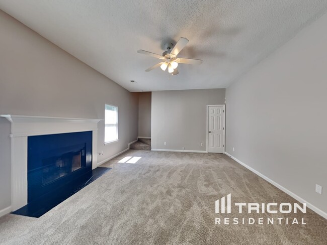 Building Photo - 3885 Riverview Bend