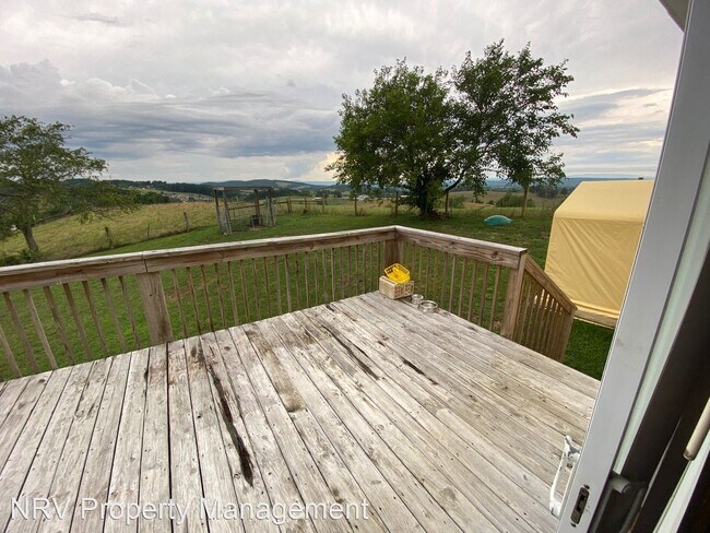 Foto del edificio - 3 br, 2 bath House - 245 Badger Street