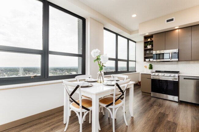 Foto del edificio - Liberty Tower Residences