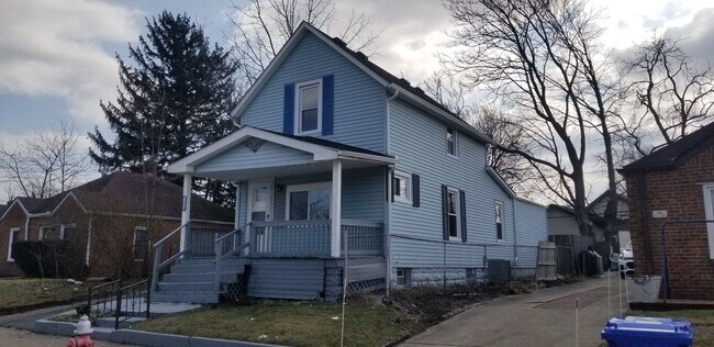 Building Photo - Westpark / Jefferson Area - 3 Bedrooms - 2...