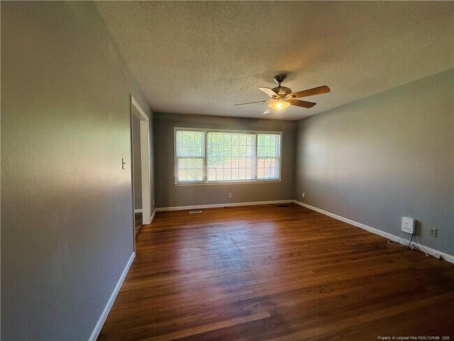 Foto del edificio - 491 Warmsprings Dr