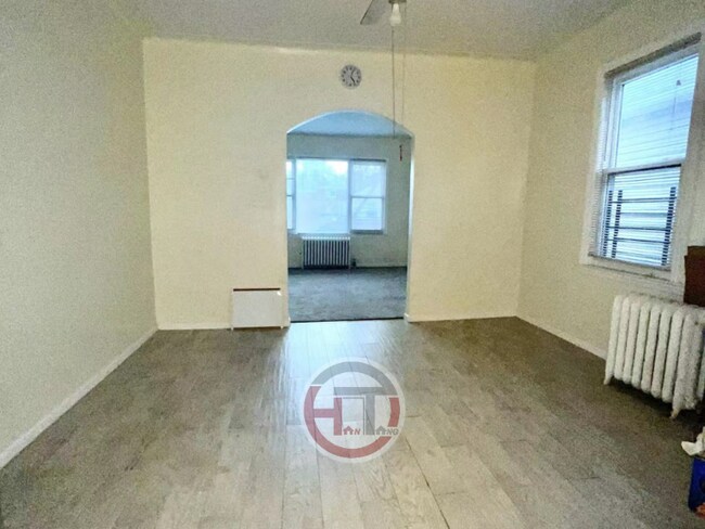 Foto del edificio - 1853 Tomlinson Ave