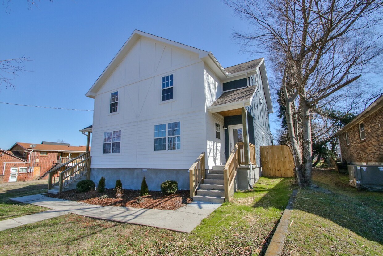 2118 15th Ave N Nashville Tn 37208 House For Rent In Nashville Tn Apartments Com