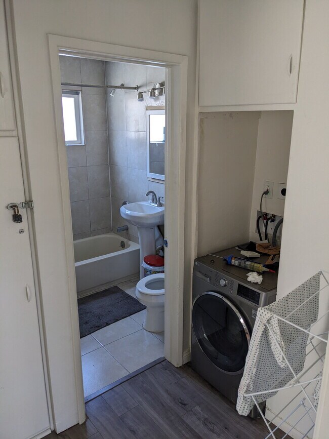 Foto del edificio - Beachy, Upgraded 1 Bed / 1 Bath – Just 49 ...