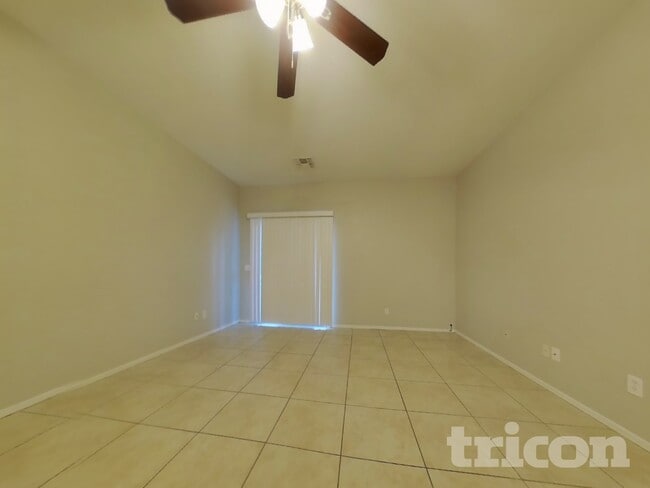 Foto del edificio - 6613 W Miami St