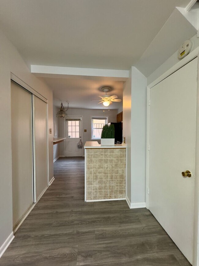 Foto del edificio - 2BR Townhome in Ashland Mews (Johns Hopkins Hospital)
