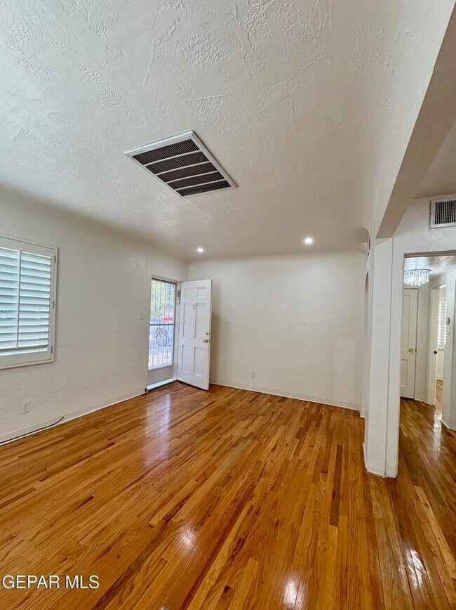 Foto del edificio - 4628 Clifton Ave