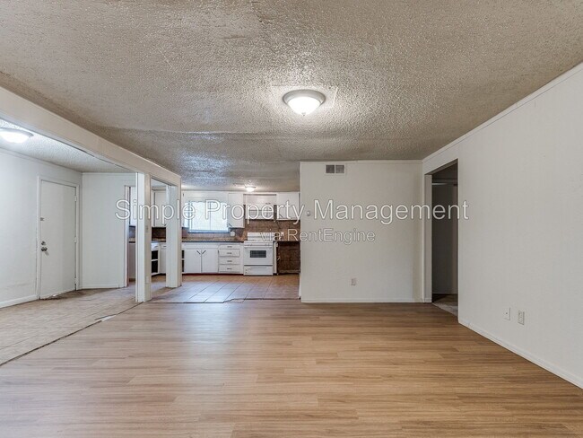 Foto del edificio - 4012 Parkwoods Ln