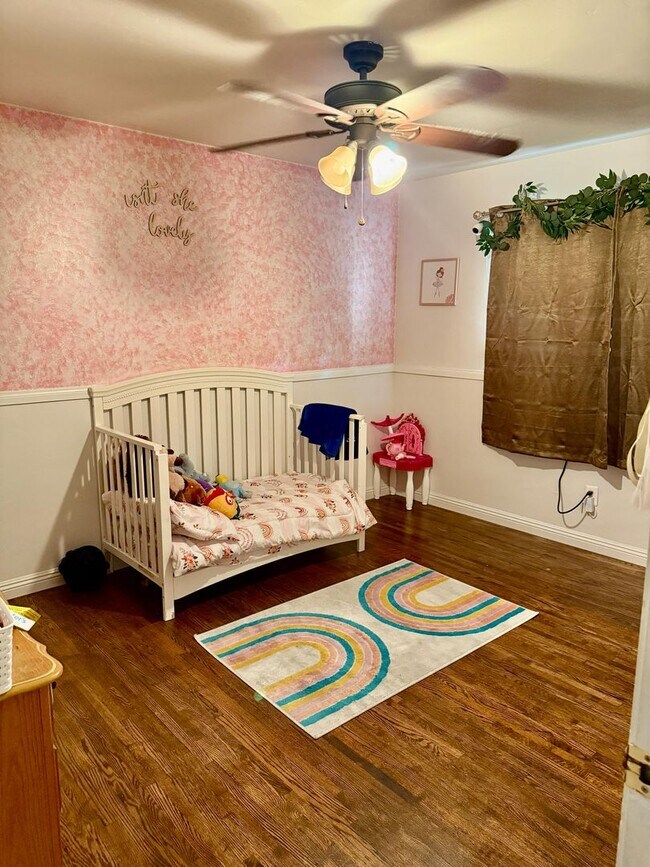 Foto del edificio - Explore this attractive property in Bakersfield, featuring 3-bedroom and 1.75 -bathrooms - Availa...