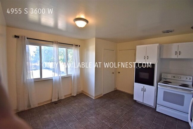 Building Photo - Beautiful 2 Bed Taylorsville Unit! No Depo...