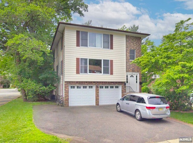 Primary Photo - 44 Newcomb Rd