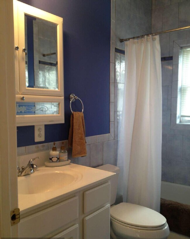 Building Photo - 6515 Enfield Dr