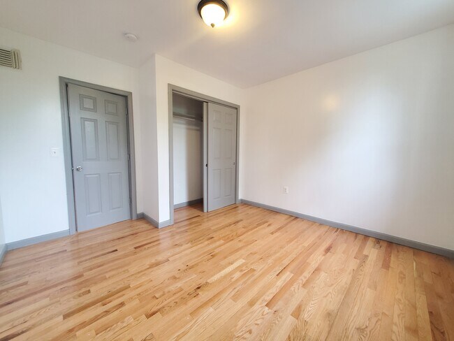 Unit 2F - 529 18th Ave