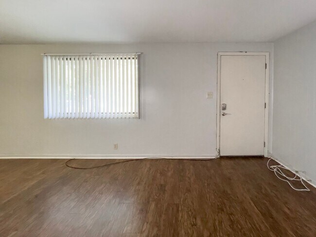 Foto del edificio - Wood Flooring