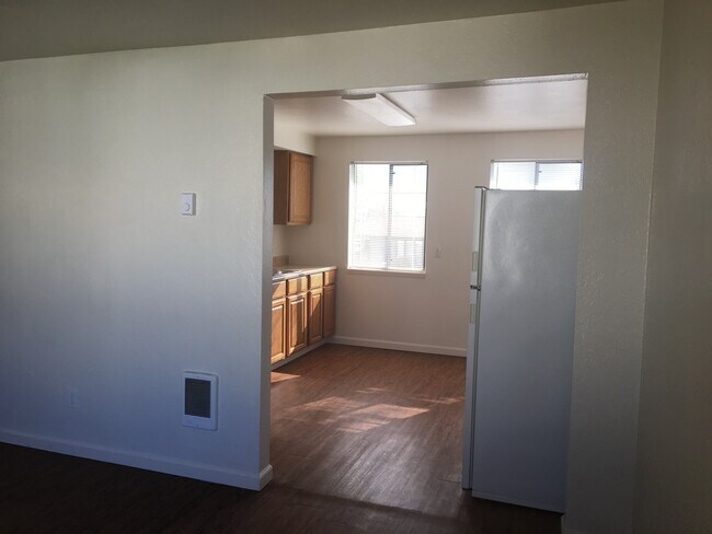 Building Photo - warw01