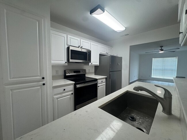 Building Photo - 305 N Arizona Dr